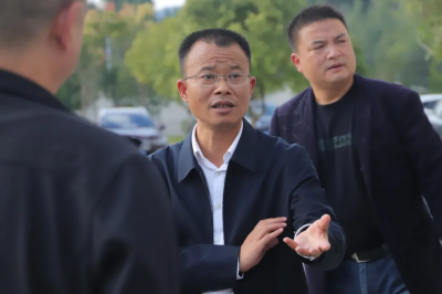 新晃縣委常委、縣委政法委書記楊海濱到我校視察、指導(dǎo)學(xué)校工作